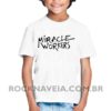 Camiseta Infantil Miracle Workers - Image 2